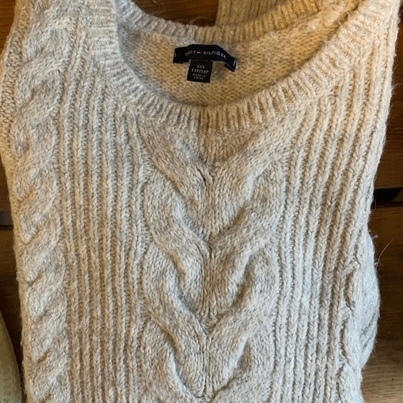 Tommy Hilfiger sweatshirt - Picture 2 of 2